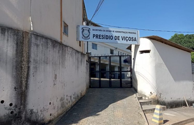 Um dos fugitivos do presídio de Viçosa se entrega à Polícia