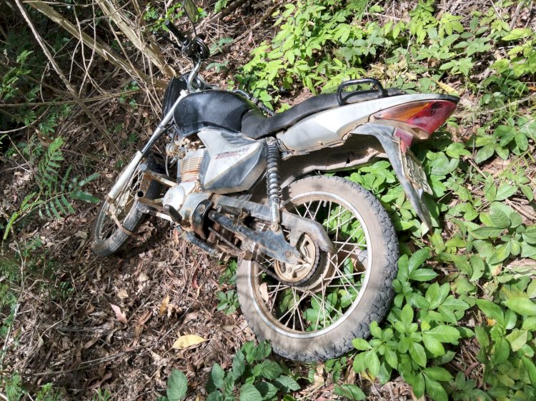 Motocicleta roubada é encontrada abandonada em Paula Cândido
