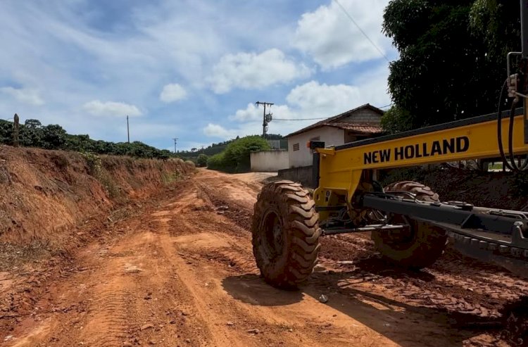 Ervália continua patrolamento em estradas rurais