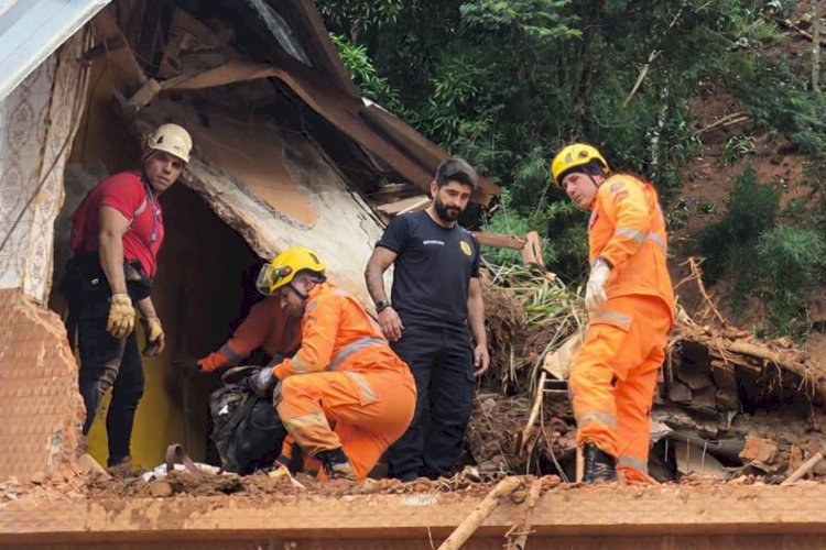 Sobe para 40 o número de mortos pelas chuvas em Juiz de Fora e Ubá, confirma Polícia Civil