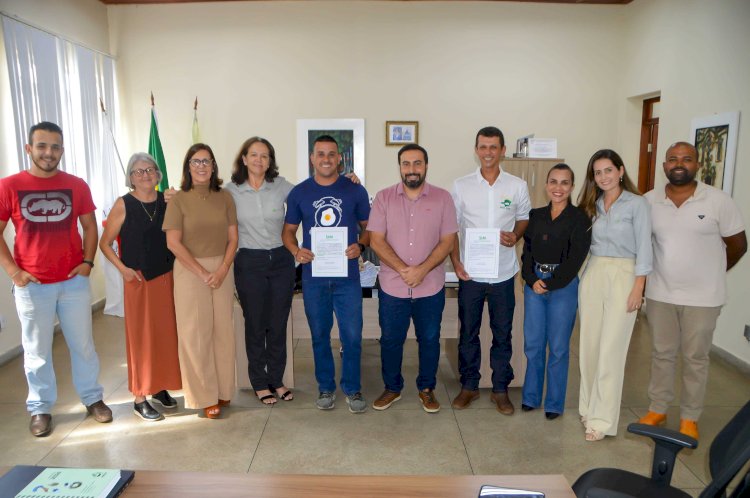 Prefeitura entrega primeiros Selos SIM/Cimvalpi a agroindústrias de Viçosa