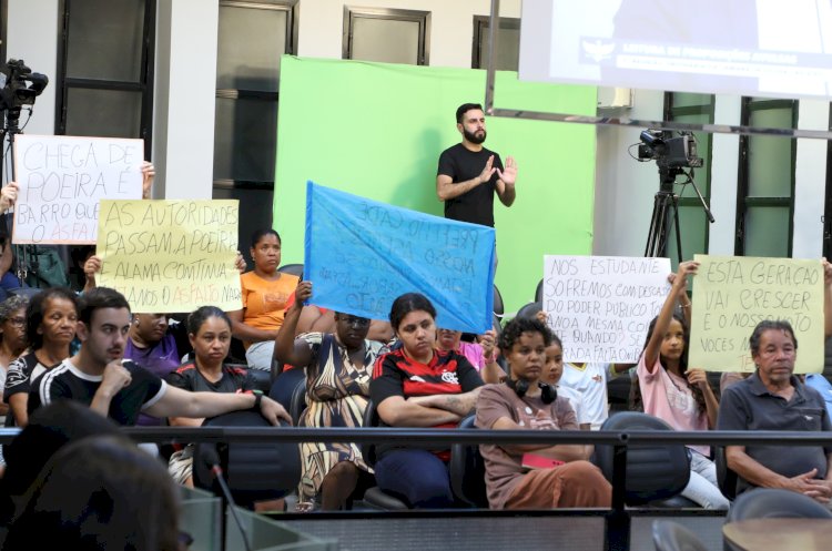Moradores dos bairros Coelhas e Vale do Sol protestam na Câmara
