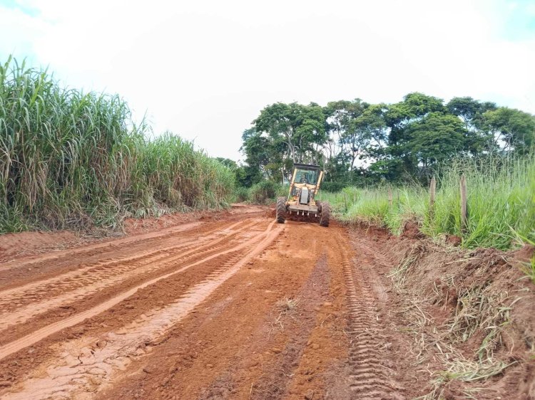 PMV realiza manutenção em estradas rurais após danos causados pela chuvas