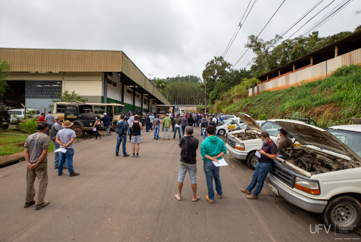 UFV arrecada mais de R$200 mil em leilão de veículos