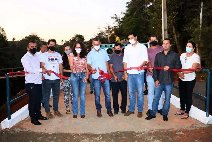 Prefeitura de Canaã inaugura ponte na rua Tancredo Neves