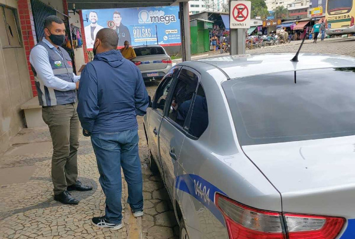 Diretran fiscaliza pontos de táxi em Viçosa