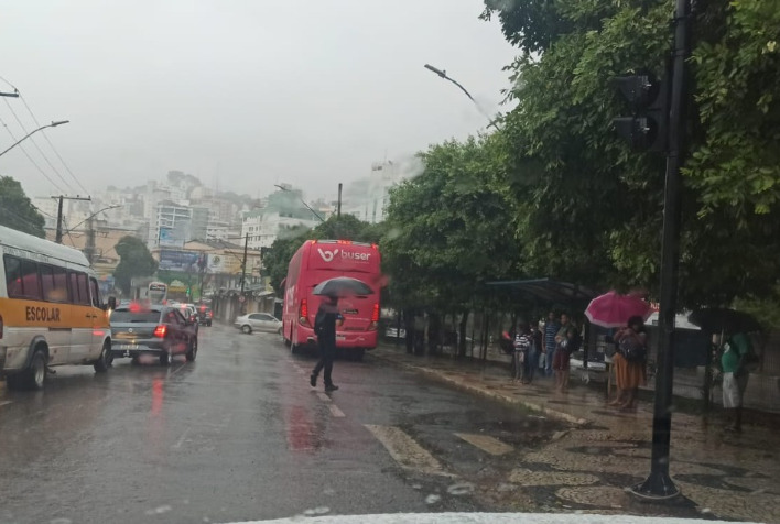 Uso irregular de ponto de ônibus gera multa para Buser