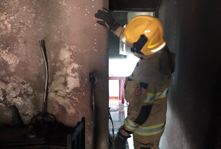 Casa pega fogo no bairro de Fátima