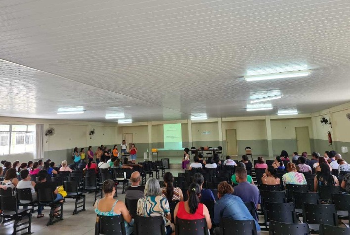 Auxiliares de Serviços Escolares participam de capacitação com nutricionistas