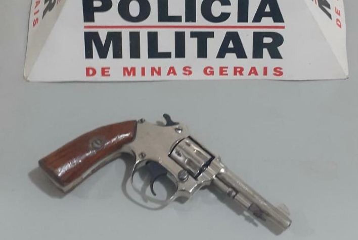 Homem é preso por porte ilegal de arma de fogo em Ervália