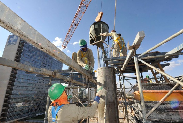 Obras irregulares em Viçosa são notificadas pela Receita Federal