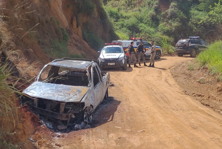 Carro do autor do triplo homicídio em Teixeiras é encontrado com um corpo na carroceria