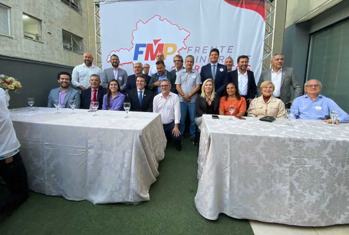 Prefeito de Viçosa participa da posse da nova diretoria da Frente Mineira de Municípios