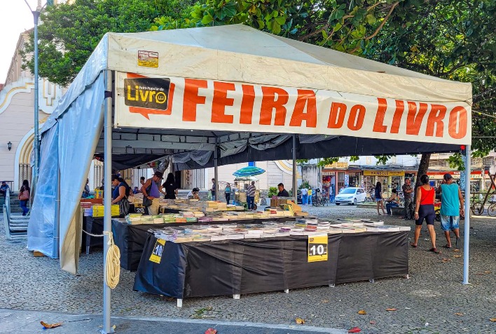 Feira Popular do Livro fica em Viçosa até domingo, 9