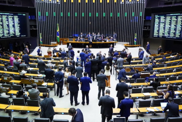 Câmara dos Deputados aprova criação do dia em memória de vítimas de covid-19