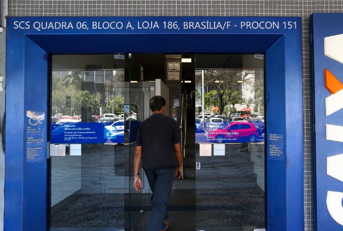 Caixa libera abono salarial para nascidos em setembro e outubro