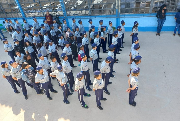 Escolas cívico-militares da rede estadual de MG serão mantidas em gestão compartilhada com o Corpo de Bombeiros