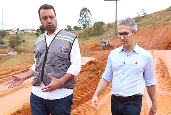 Romeu Zema visita obra em Paula Cândido