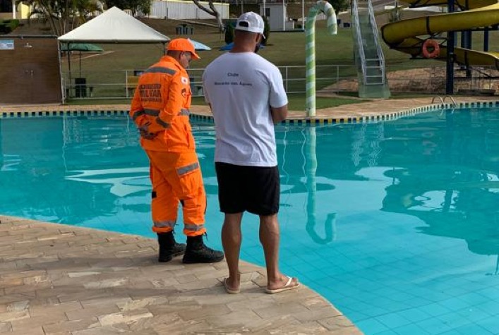 Bombeiros de Viçosa realizam ação de conscientização no Dia Mundial de prevenção ao afogamento