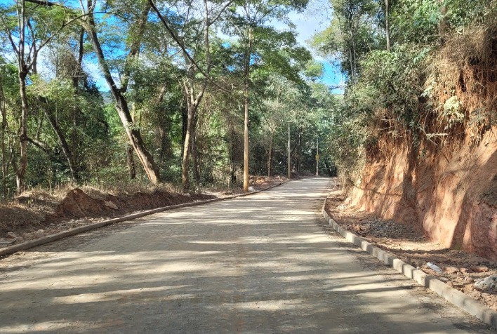 Concluído o calçamento da rua Geraldo Frontino