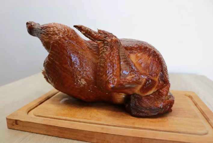 Coimbra oferece curso gratuito de defumados de carne de frango