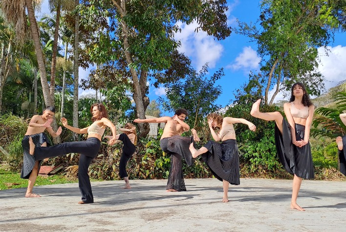 Mosaico Cia de Dança apresenta espetáculo nesta segunda-feira (18)