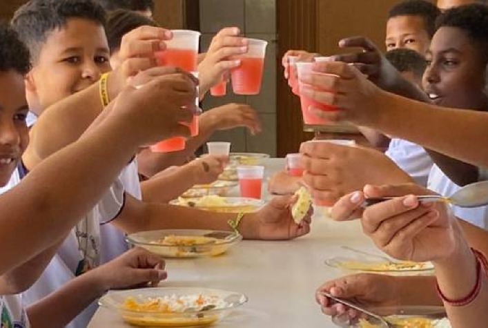 Estudantes da rede estadual elegem estrogonofe como a refeição predileta da merenda