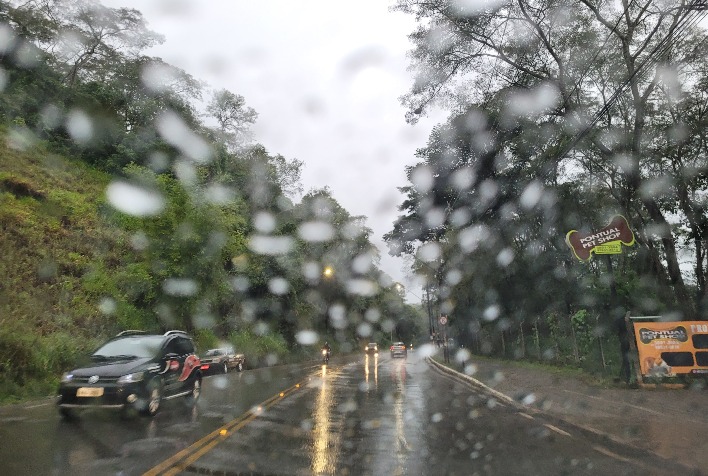 Chuva de até 60 mm/h com ventos intensos pode atingir Viçosa e região