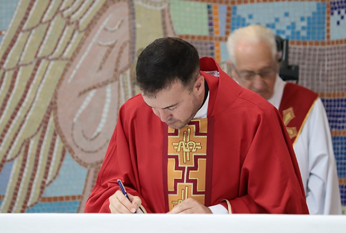 Padre Reginaldo é empossado Pároco da Paróquia Nossa Senhora do Rosário de Fátima