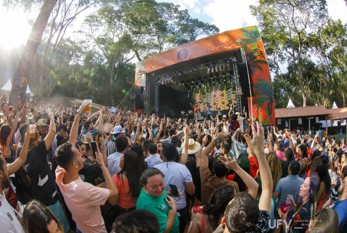 Sorriso Maroto e Grupo Revelação são atrações do churrasco e baile da UFV