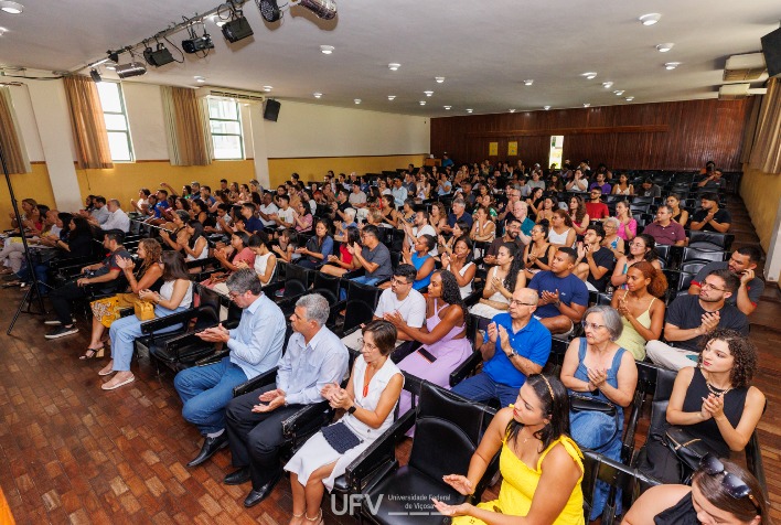 UFV: formandos com destaque do CCB e CCH recebem menção honrosa