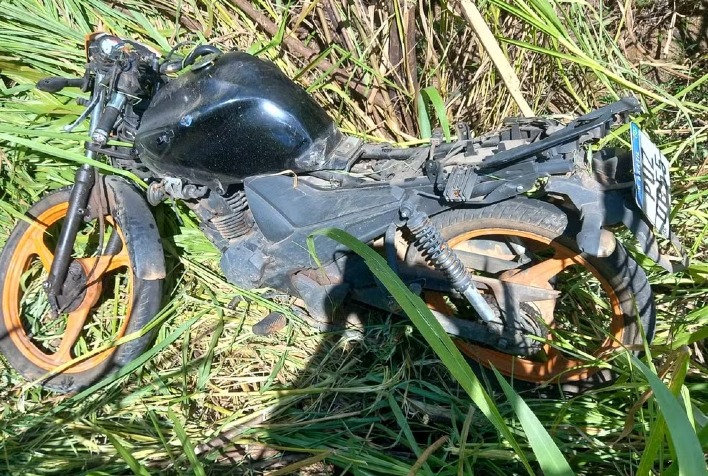 Motociclista é resgatada em matagal após sofrer acidente e ficar desaparecida quase 20 horas em Juiz de Fora