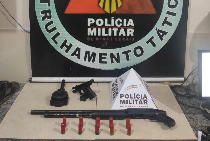 Dupla é presa por porte de arma nas Coelhas