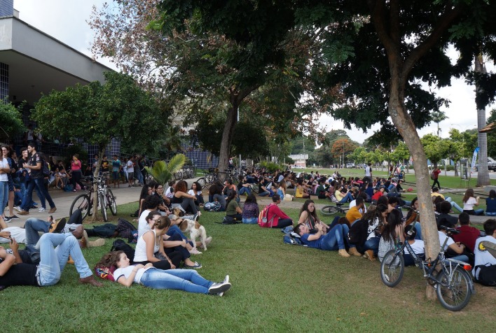 Projeto Quinta Cultural da UFV inicia atividades de 2024 com apresentação da artista Camila Gargano