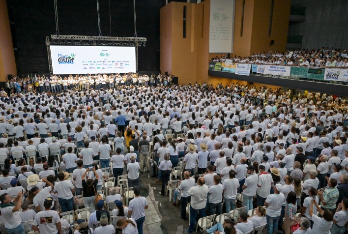 Produtores da região de Viçosa participam de ato contra importações de leite em BH