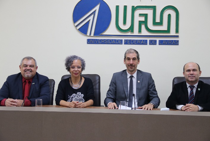 Reitor da UFV é eleito presidente do Fórum das Instituições Públicas de Ensino Superior do Estado de Minas Gerais