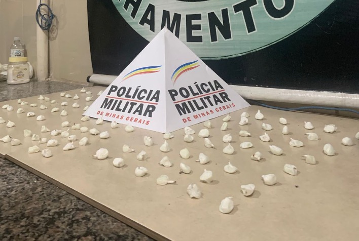 Polícia apreende 107 papelotes de cocaína nas Coelhas 2