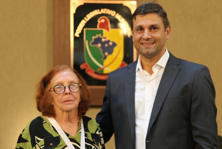 Primeira mulher vereadora de Viçosa é homenageada na Câmara