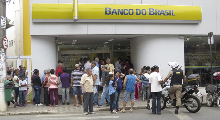 Bancários entram em greve