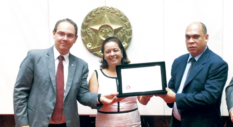 Orgulho e emoção na homenagem aos 50 anos do Coluni, na ALMG