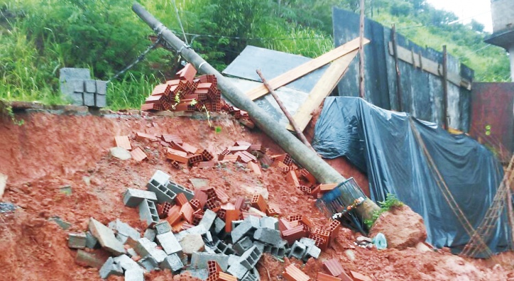 Defesa Civil desocupa imóveis sob risco de deslizamento em Viçosa