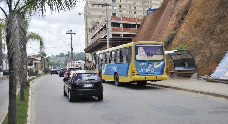 Prefeitura inicia instalação de novos pontos de ônibus em Viçosa