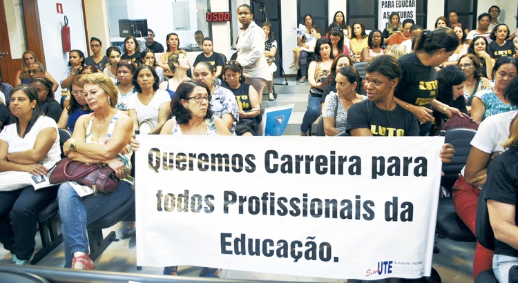 Educação ameaça greve