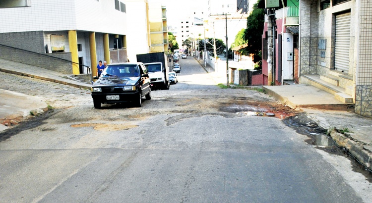 Obras de asfaltamento da Olívia de Castro estão paralisadas