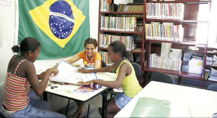 Biblioteca Municipal continua “encaixotada”