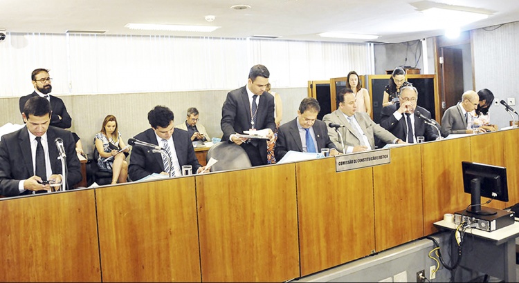 Proibição a festas “open bar” causa polêmica entre deputados