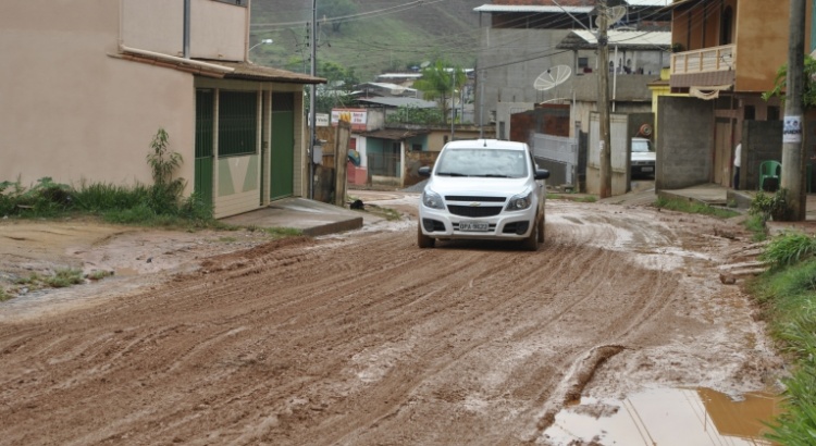 Chuva na madrugada causou estragos na cidade