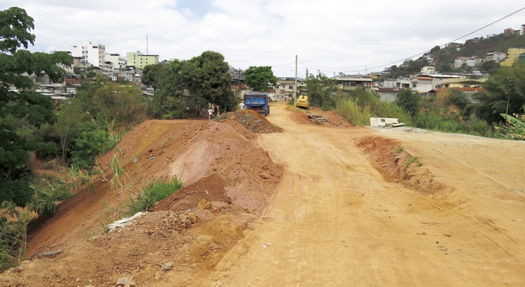 Moradora reclama de obra da Prefeitura