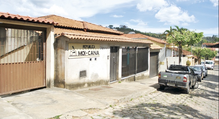 Cachorros de república de estudantes atacam criança no Bairro João Braz