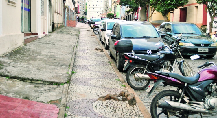 Corte de árvores na Rua Gomes Barbosa gera ação na justiça